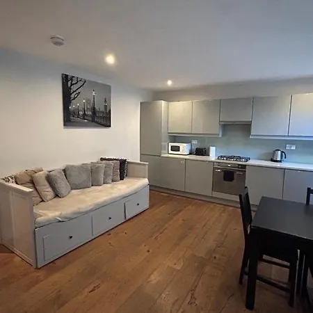 Luxurious Central Soho Apartment